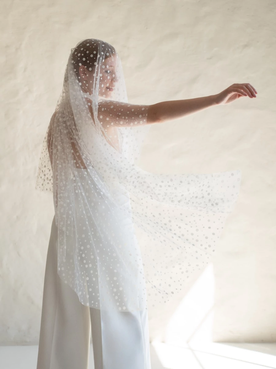 ÉLISE - Pöttyös tüllfátyol blusherrel