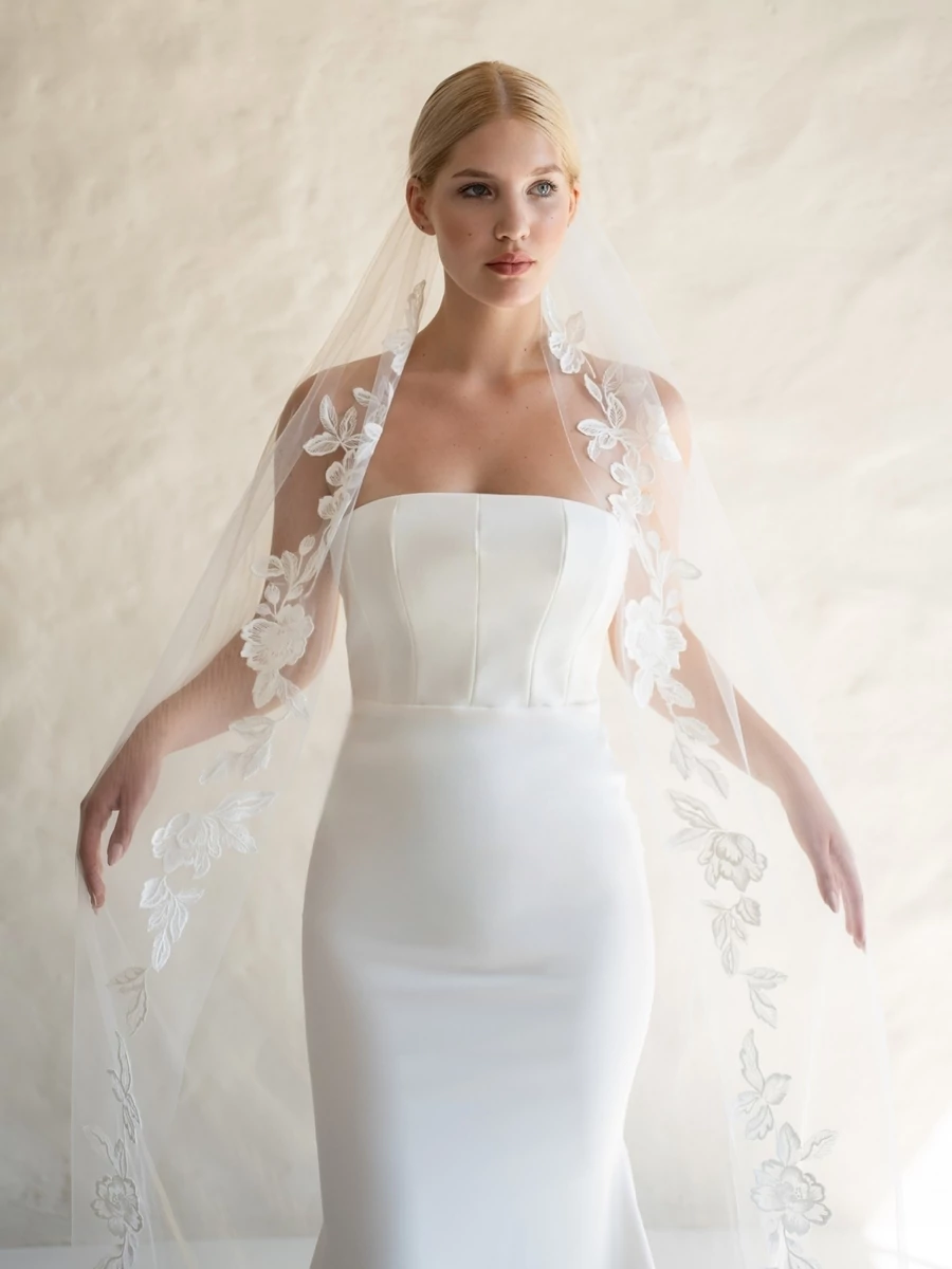 JULIE -  Hímzett virágszegélyes fátyol